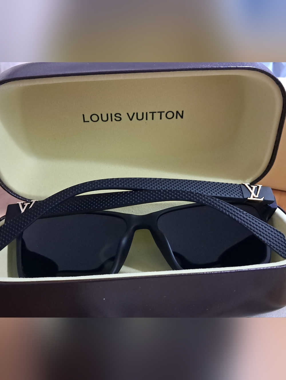 Louis Vuitton Black Frame Sunglasses with Dark Grey Lenses - Picture 4 of 11